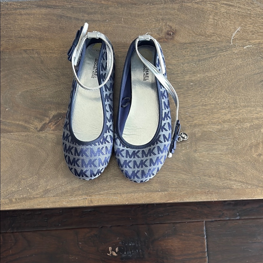 Michael Kors Fairleys Girls Sz 3 Silver Blue Logo Ankle Strap Ballet Flats Shoes